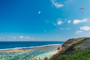 Lire la suite à propos de l’article Découvrir le parachutisme ou le parapente à Bali